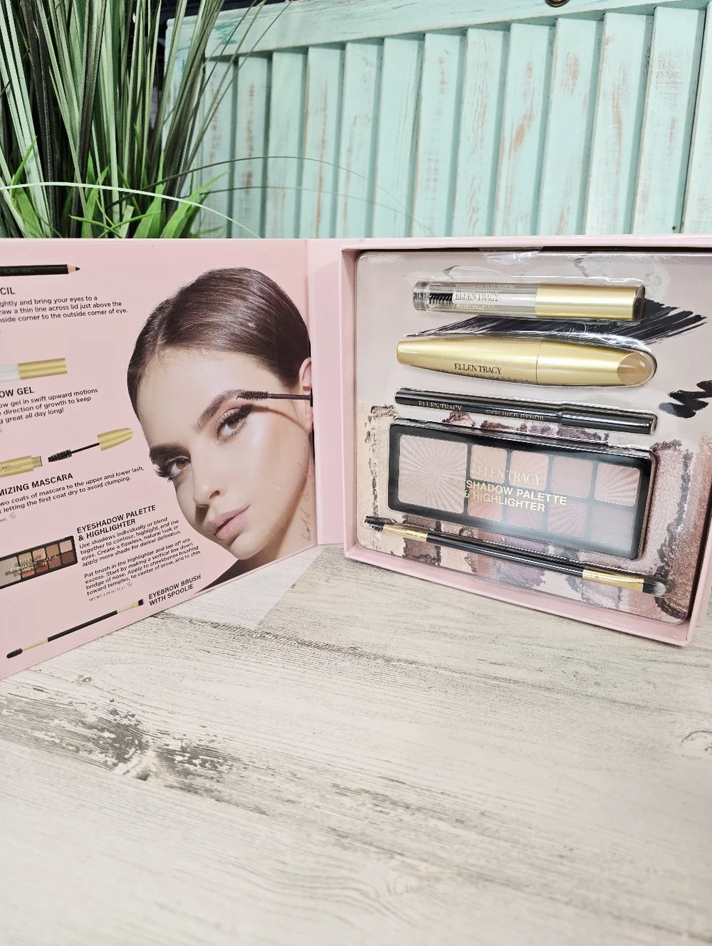 Ellen Tracy Total Eye Essentials - Pink Eye Makeup Kit